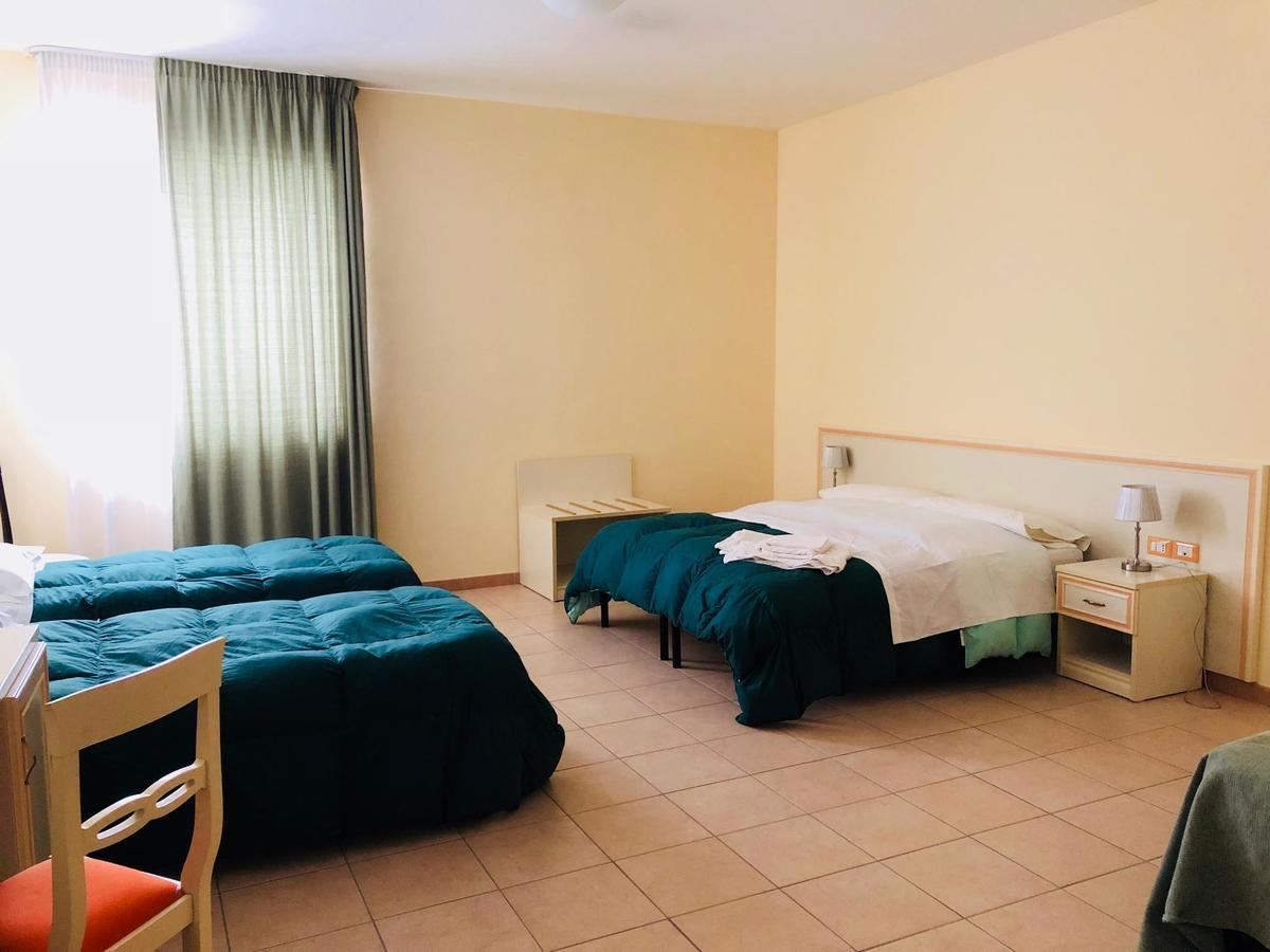 Hotel Agri Resort "Agora" Castelluccio dei Sauri Bagian luar foto